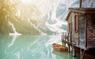 عکس رویایی کلبه و قایق زیبا گالری عکس