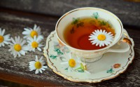 عکس فنجان چای تاره با گل بابونه