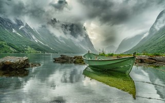 عکس زیبا قایق سبز