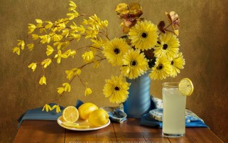 آب لیمو ترش و گل